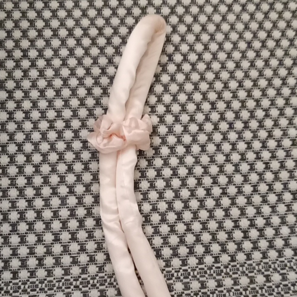 Heatless hair curl